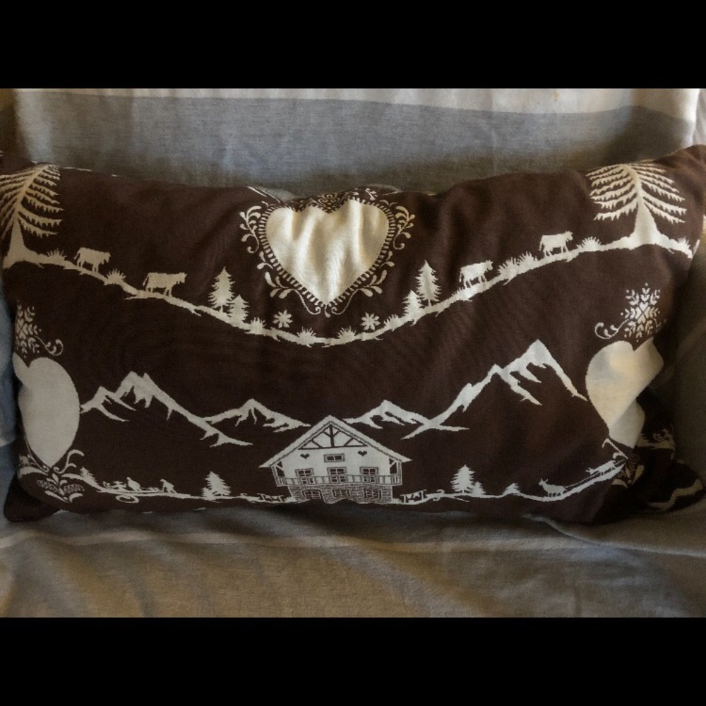 Pillow - Picture 2 of 3